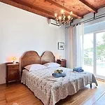 Paladin - Spacious With Pool Near Garden - 7 Min Walk Villa Tisno