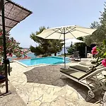 Paladin - Spacious With Pool Near Garden - 7 Min Walk * Tisno