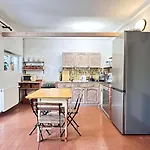 Paladin - Spacious With Pool Near Garden - 7 Min Walk Villa *