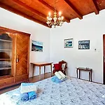 Villa Paladin - Spacious With Pool Near Garden - 7 Min Walk Tisno