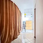 Paladin - Spacious With Pool Near Garden - 7 Min Walk