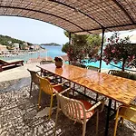 Paladin - Spacious With Pool Near Garden - 7 Min Walk * Tisno