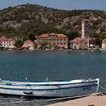 Villa Paladin - Spacious With Pool Near Garden - 7 Min Walk Tisno