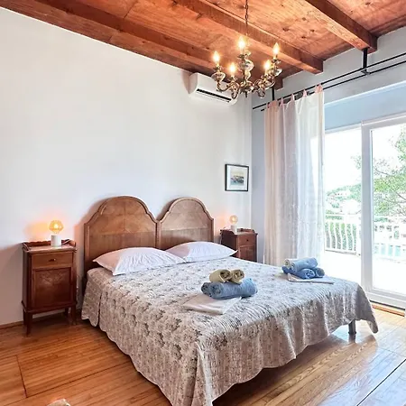 Paladin - Spacious With Pool Near Garden - 7 Min Walk Villa Tisno