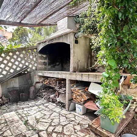 Paladin - Spacious With Pool Near Garden - 7 Min Walk Villa