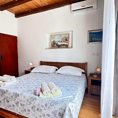 Villa Paladin - Spacious With Pool Near Garden - 7 Min Walk Tisno