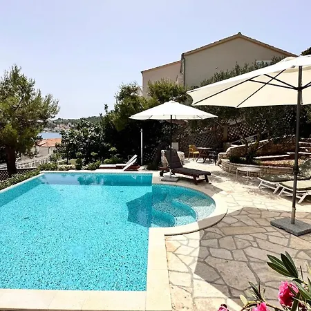 Villa Paladin - Spacious With Pool Near Garden - 7 Min Walk Tisno
