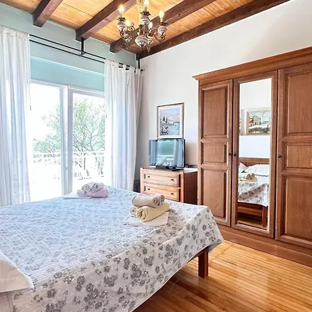 Paladin - Spacious With Pool Near Garden - 7 Min Walk Villa Tisno