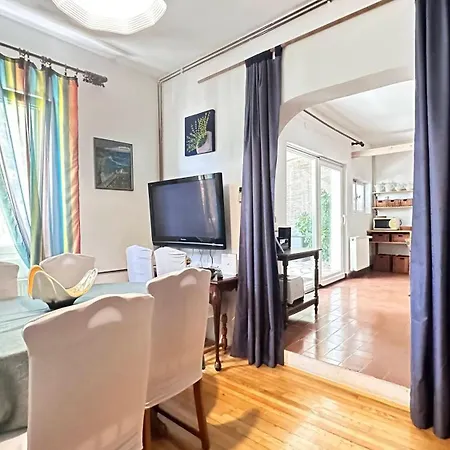 Villa Paladin - Spacious With Pool Near Garden - 7 Min Walk