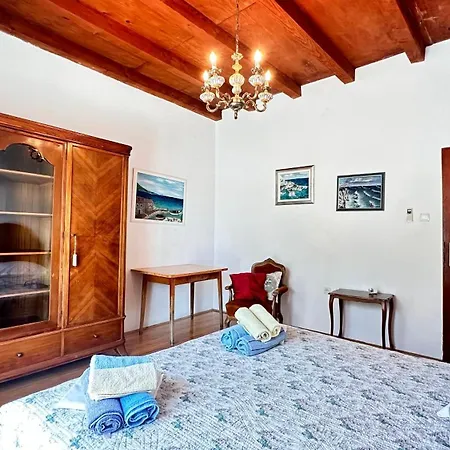 Villa Paladin - Spacious With Pool Near Garden - 7 Min Walk Tisno