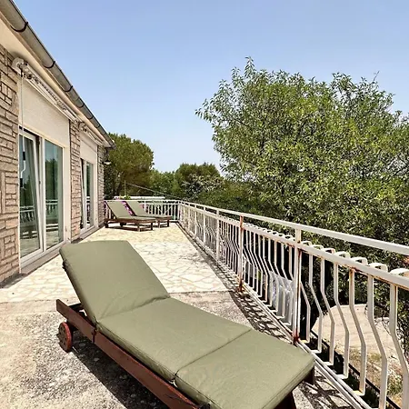 Paladin - Spacious With Pool Near Garden - 7 Min Walk *
