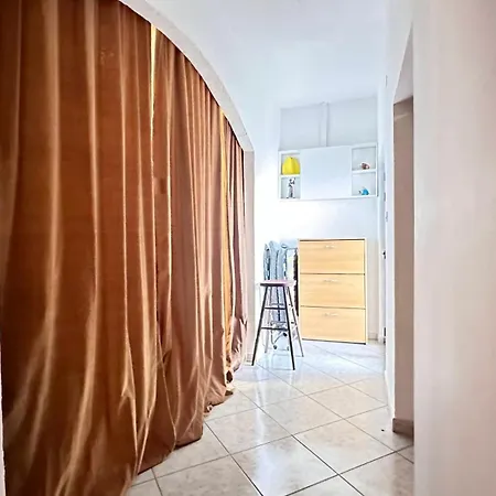 Paladin - Spacious With Pool Near Garden - 7 Min Walk