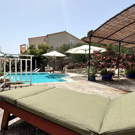 Paladin - Spacious With Pool Near Garden - 7 Min Walk Villa Tisno