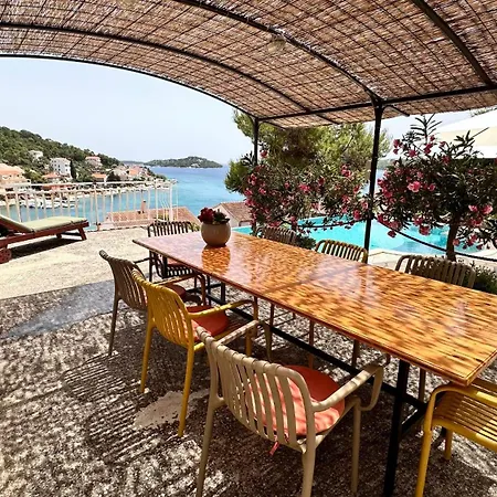 Paladin - Spacious With Pool Near Garden - 7 Min Walk * Tisno