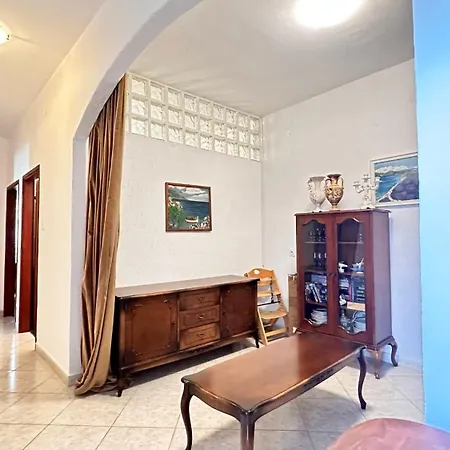 Paladin - Spacious With Pool Near Garden - 7 Min Walk Tisno
