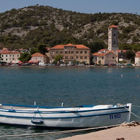 Villa Paladin - Spacious With Pool Near Garden - 7 Min Walk Tisno