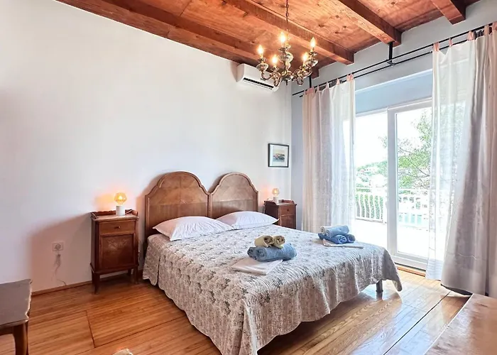 Paladin - Spacious With Pool Near Garden - 7 Min Walk 빌라 티스노