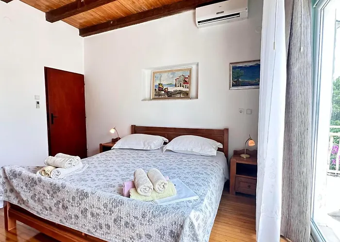 Villa Paladin - Spacious With Pool Near Garden - 7 Min Walk Tisno