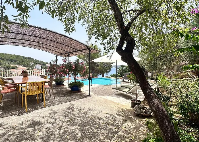 Paladin - Spacious With Pool Near Garden - 7 Min Walk 티스노