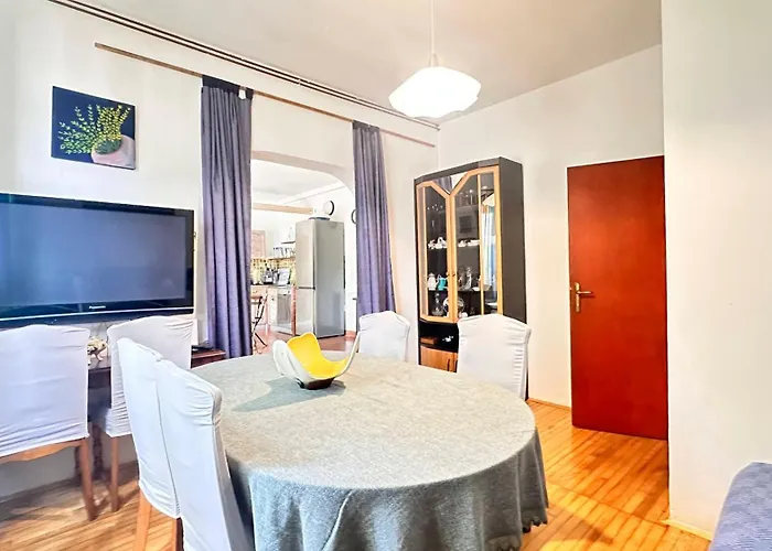 Paladin - Spacious With Pool Near Garden - 7 Min Walk * Tisno