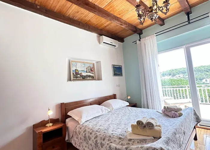 Paladin - Spacious With Pool Near Garden - 7 Min Walk *