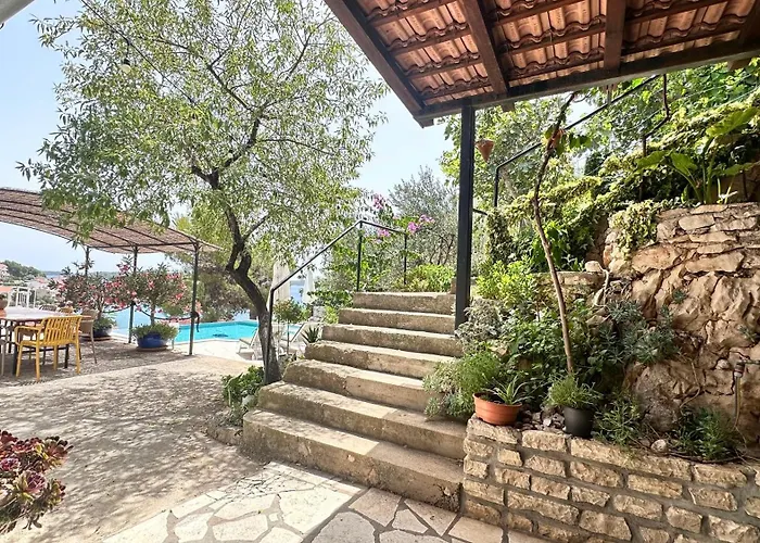 Paladin - Spacious With Pool Near Garden - 7 Min Walk * Tisno