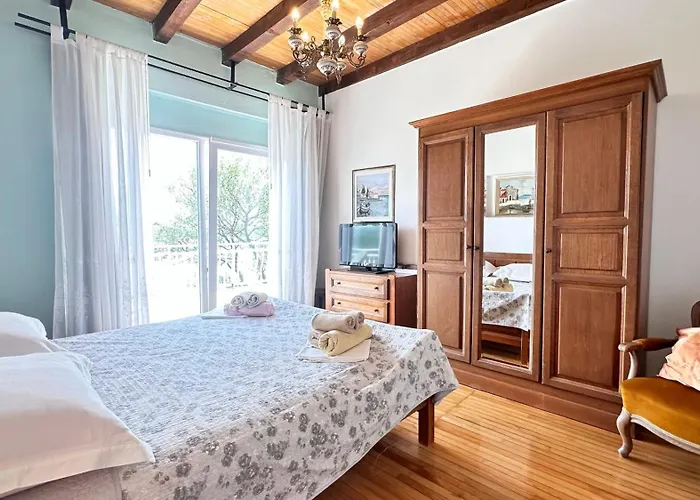 Paladin - Spacious With Pool Near Garden - 7 Min Walk Villa Tisno
