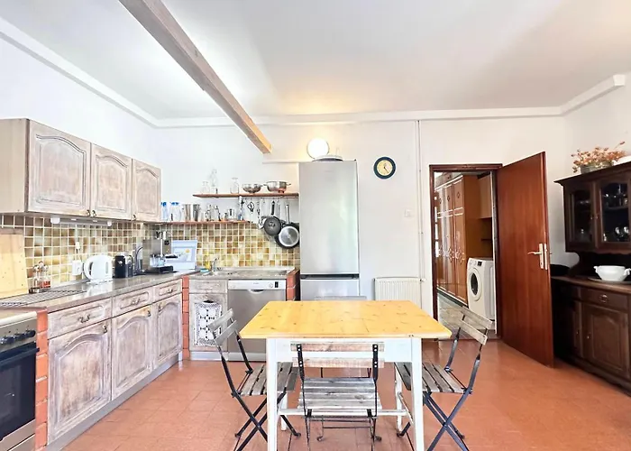 빌라 Paladin - Spacious With Pool Near Garden - 7 Min Walk 티스노