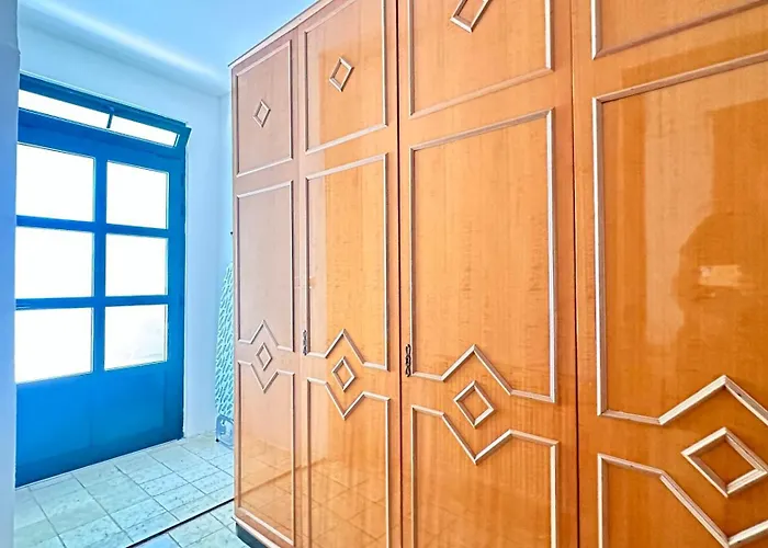 Paladin - Spacious With Pool Near Garden - 7 Min Walk *