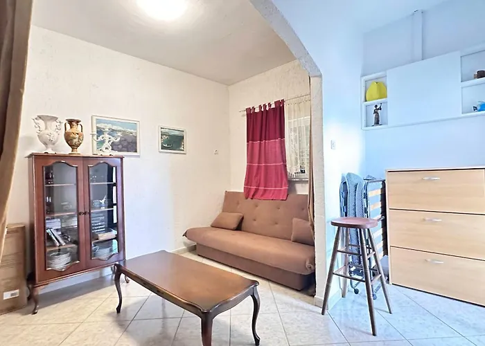 Paladin - Spacious With Pool Near Garden - 7 Min Walk