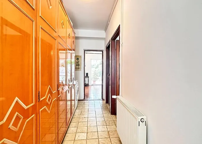 빌라 Paladin - Spacious With Pool Near Garden - 7 Min Walk