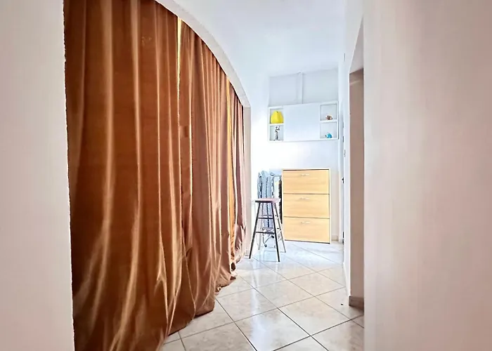 Paladin - Spacious With Pool Near Garden - 7 Min Walk