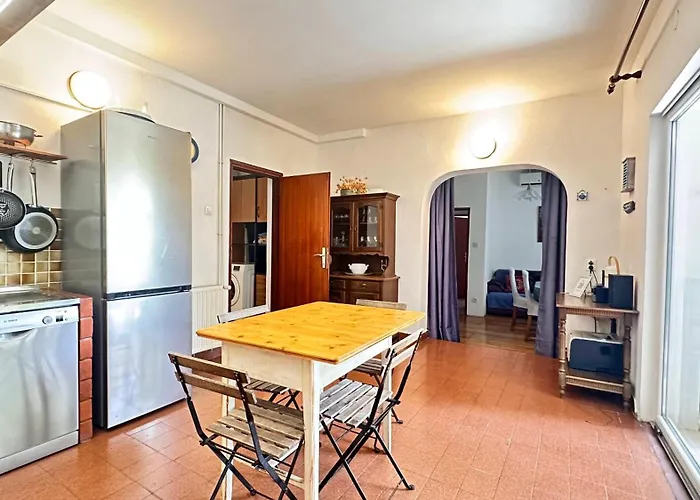 빌라 Paladin - Spacious With Pool Near Garden - 7 Min Walk *