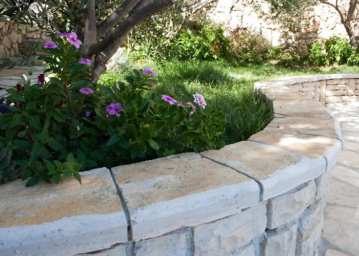 빌라 Paladin - Spacious With Pool Near Garden - 7 Min Walk 티스노