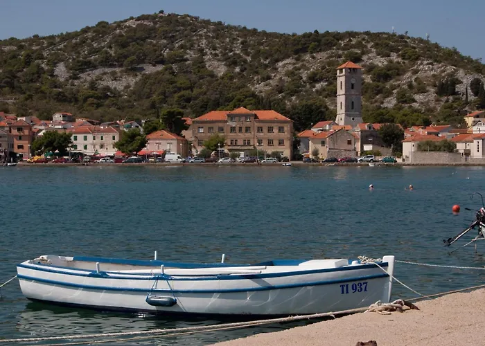 Villa Paladin - Spacious With Pool Near Garden - 7 Min Walk Tisno